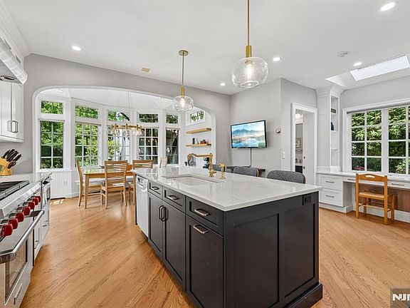 2nd image of 402 Mountain Avenue