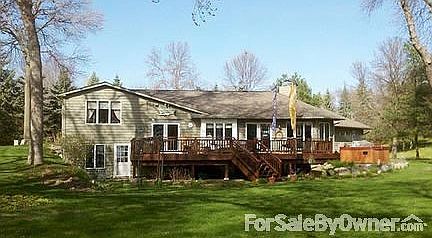 Lakeside View : Beautiful lake side yard with 50 ft. deck, great for entertaining. 0.94 acres