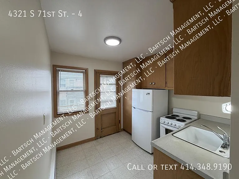 4321 S 71st St #4 — Photo 4