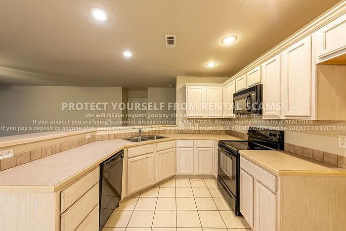 4312 W Pecan St — Photo 3