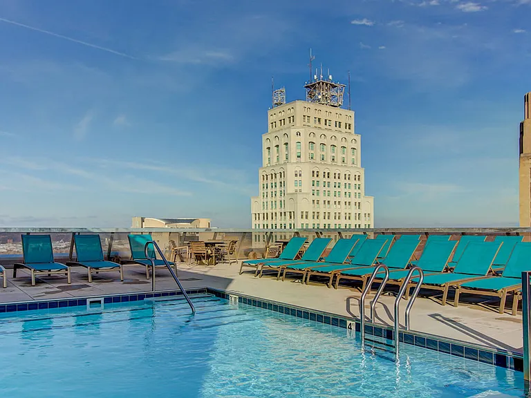tallest rooftop pool in kansas city mo