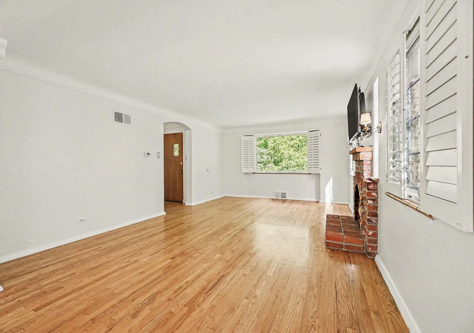 Beautiful 3BR/2BA Home in Desirable Denver Neighborhood — Photo 4