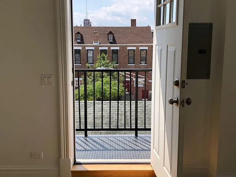Pilsen 1820 Throop — Photo 27