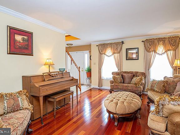 5th image of 8 Brookfield Dr