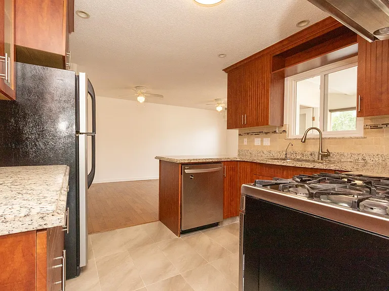 10620 Seaham Cres — Photo 13