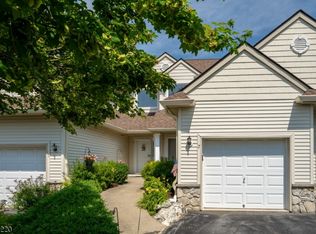 7 Beardslee Cir, Hamburg, NJ 07419