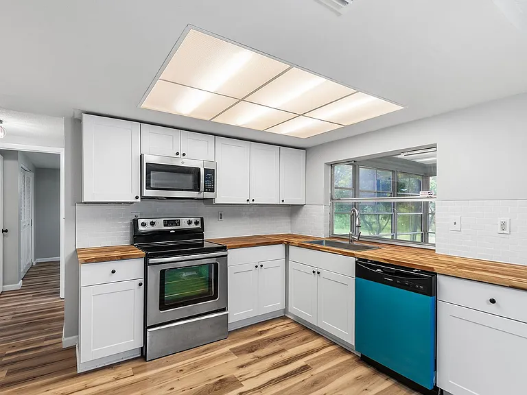 7913 Raintree Dr — Photo 4