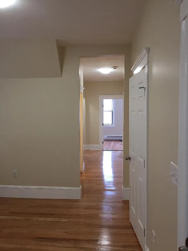 4 bed, 999 sqft, $4,000 — Photo 3