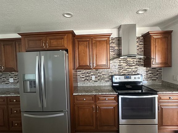 3rd image of 157 Honeywood Dr
