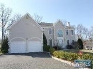 15 Rolling Ridge Rd, White Plains, NY 10605