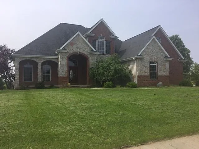 1151 E Dresdin Dr photo 1