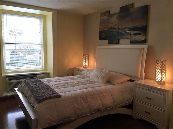 5th image of 224 E Garden St APT 240