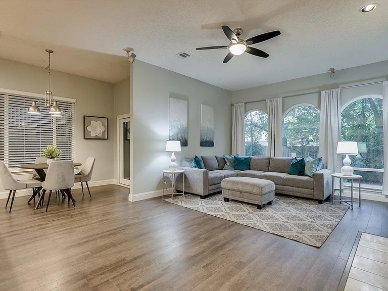 1717 Parkwood Dr — Photo 11