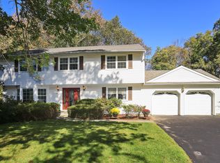 366 Rose Ct, Yorktown Heights, NY 10598