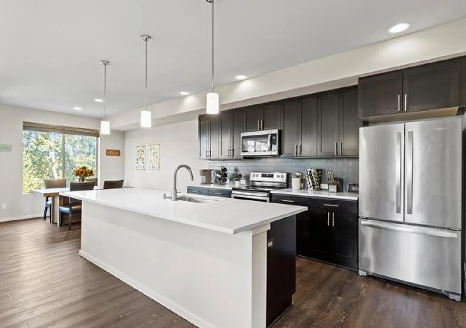 Spacious 4BR End-Unit Townhome + Bonus/Flex Room | A/C | Garage | Greenbelt Views — Photo 2