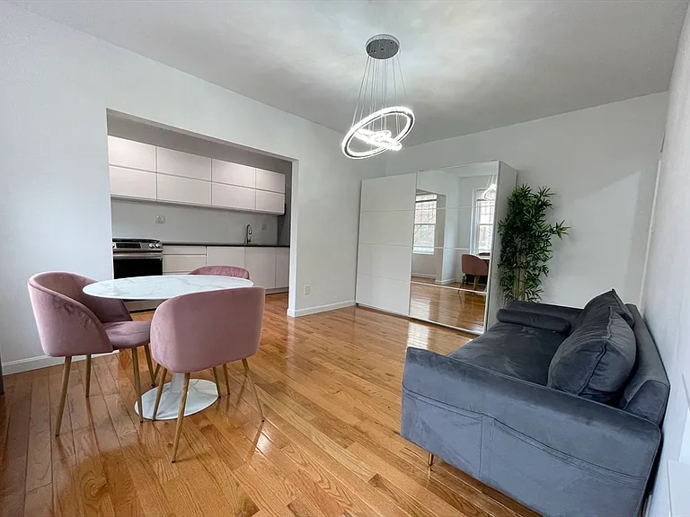 64 Queensberry St #222 — Photo 3