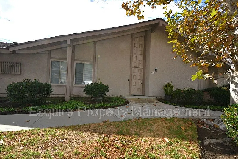 504 W Vineyard Ave