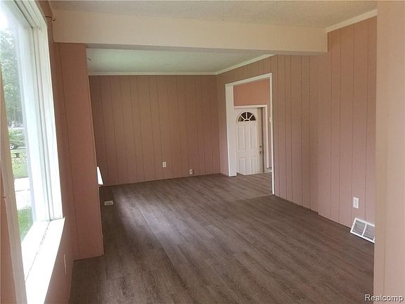 3rd image of 4112 Kingston St