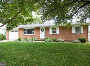 913 Thornton Dr, Mechanicsburg, PA 17055