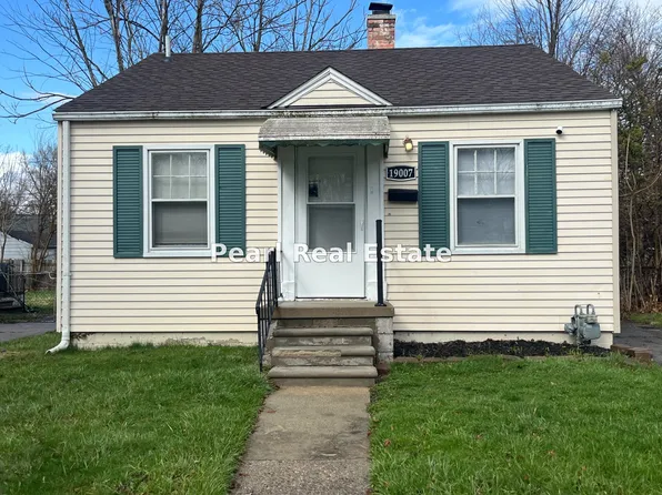 19007 Washtenaw St, Harper Woods, MI 48225