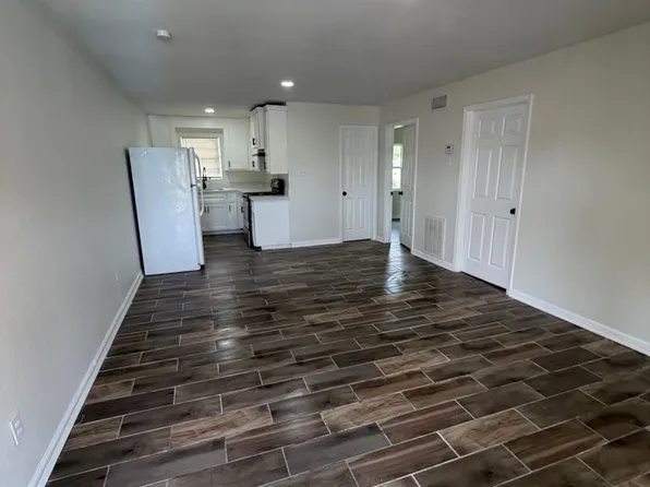 North Iowa, 155 N Iowa Ave #6, Brownsville, TX 78521