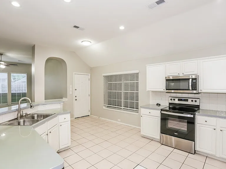 4617 Seneca Dr — Photo 7