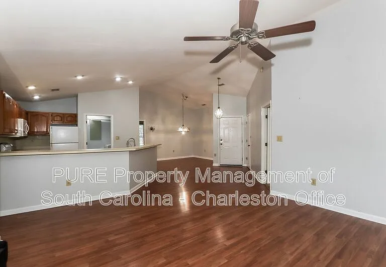 208 Pipers Ln #208 — Photo 6