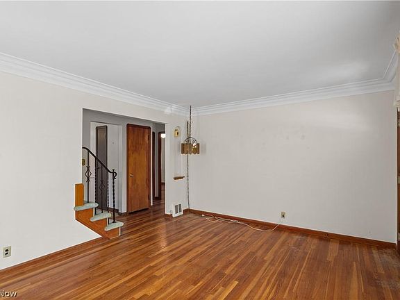 5th image of 6110 Forest Ave