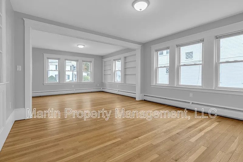 3 bed, 1.0 bath, 1352 sqft, $3,000 — Photo 4