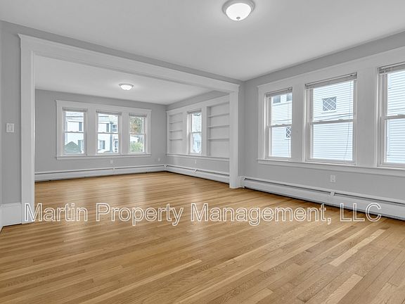 4th image of 6 Stirling St Floor 1