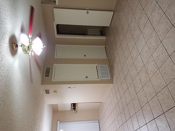 3rd image of 913A Castle Heights Dr