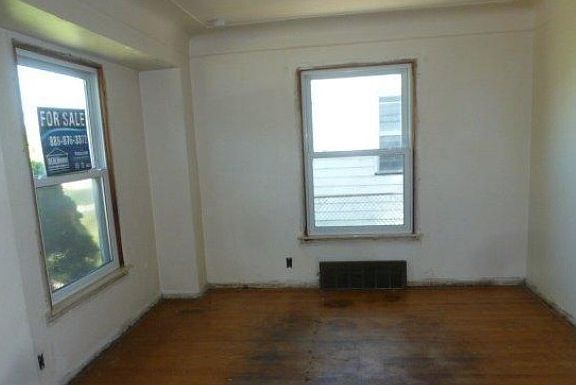 4th image of 26137 Annapolis St