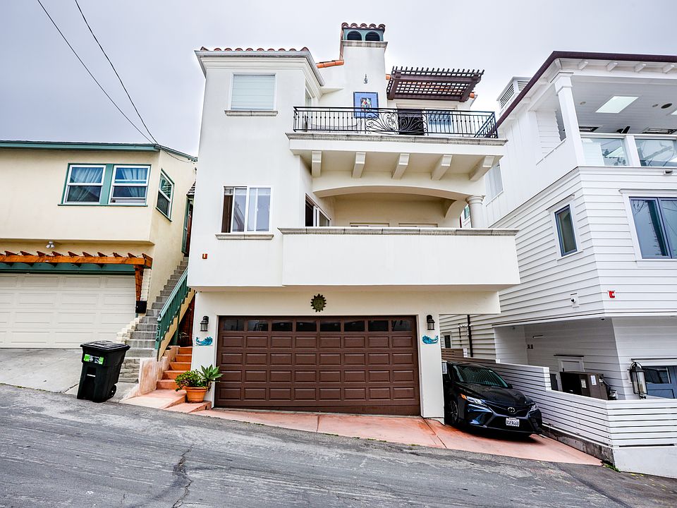2 bedroom unit located above the garage with tandem parking on the side of the house.