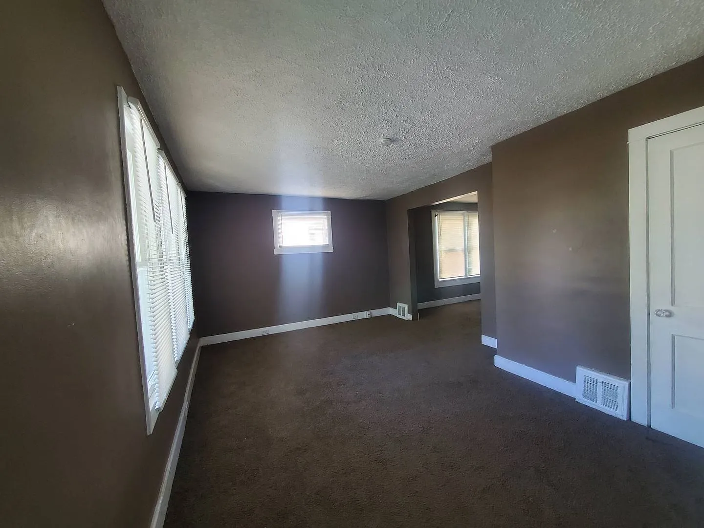 Charming 3-Bedroom Single-Family in Cleveland Spacious, Comfortable & Move-In Ready! — Photo 3