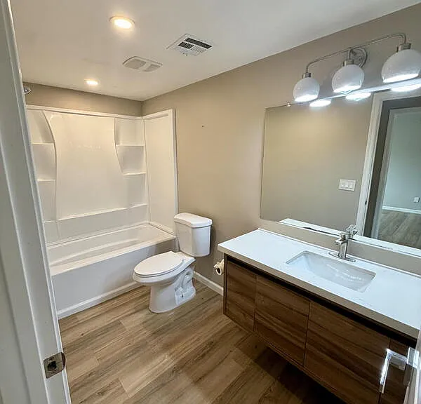 2029 W Adams St — Photo 9