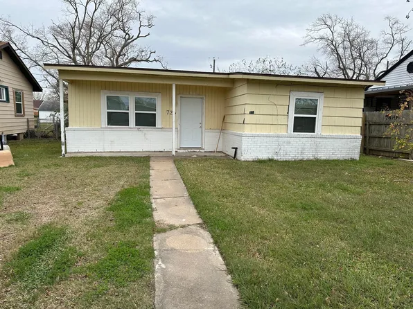 726 W 6th St, Freeport, TX 77541