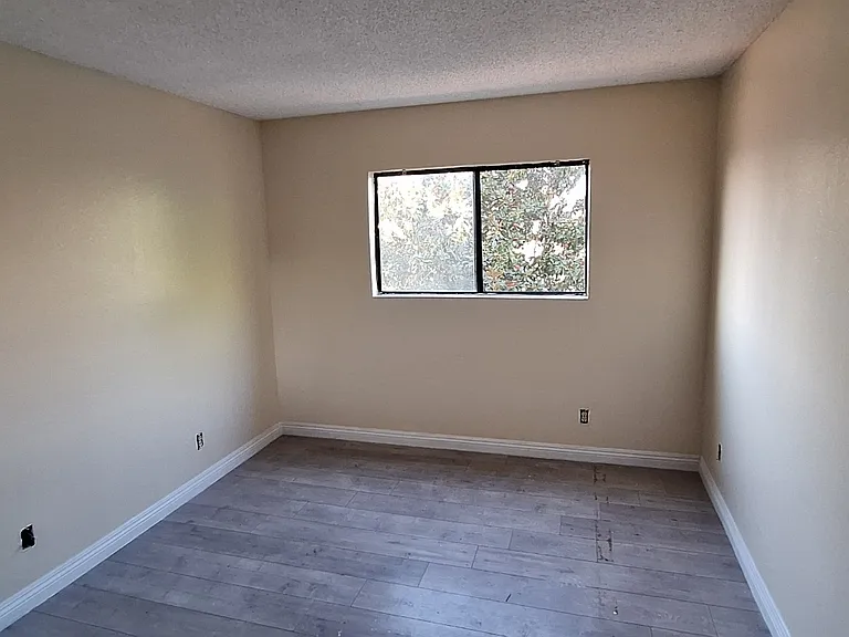 207 N Kenmore Ave #202 — Photo 5