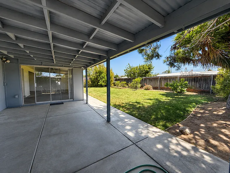 1201 Holly Ave — Photo 10