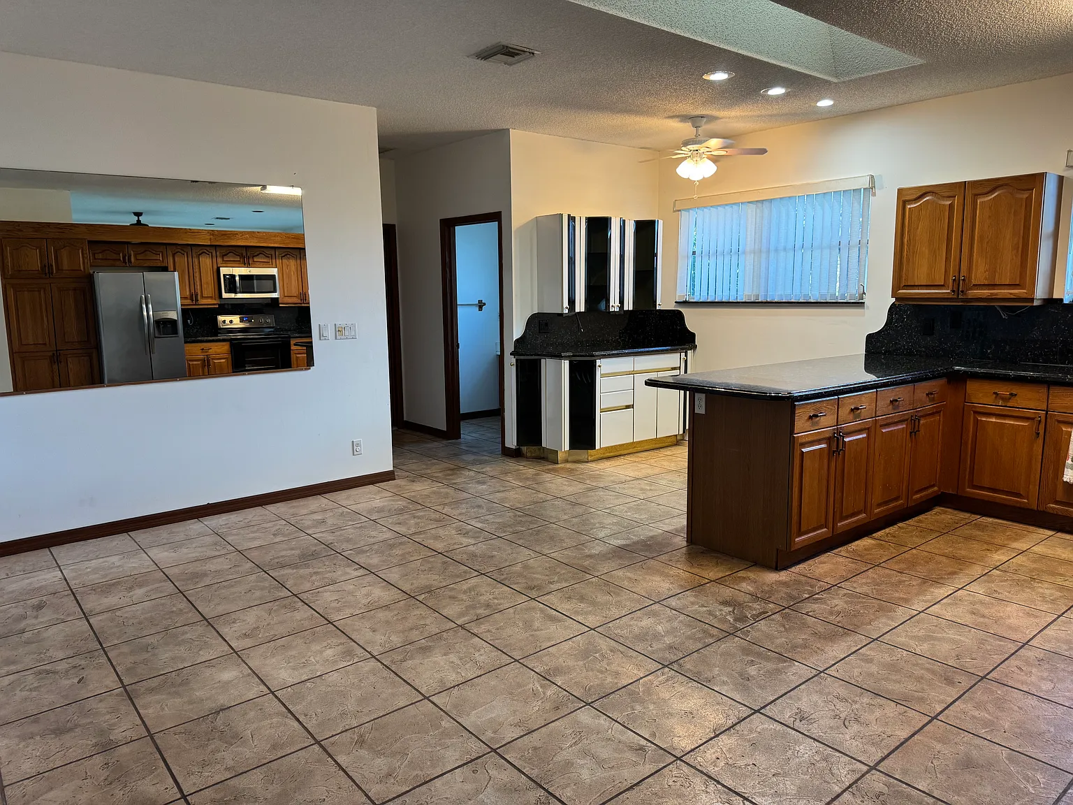 3 bed, 2510 sqft, $3,600 — Photo 4