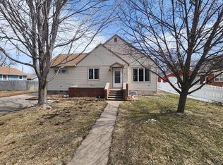 711 C St, Shelton, NE 68876