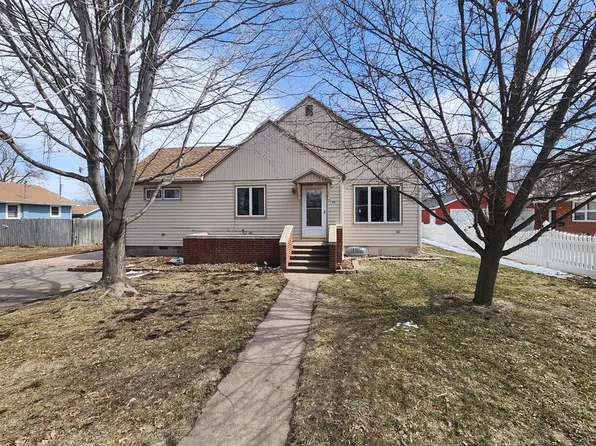 711 C St, Shelton, NE 68876