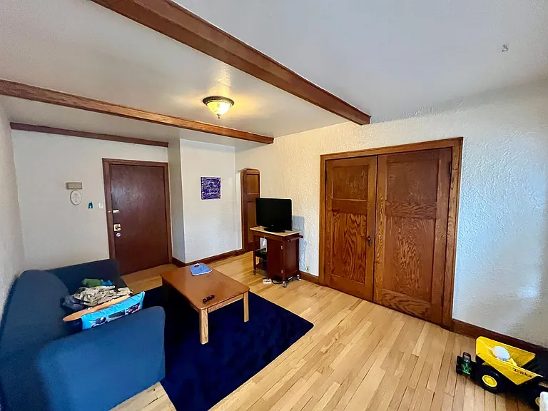 4422 N Oakland Ave — Photo 3