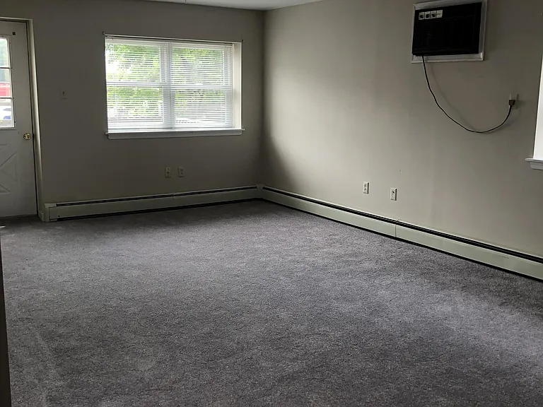 497 Conarroe St #B — Photo 7