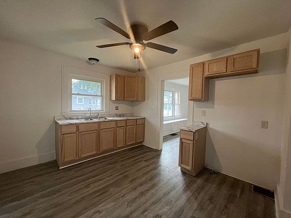 2nd image of 600 N Franklin Ave