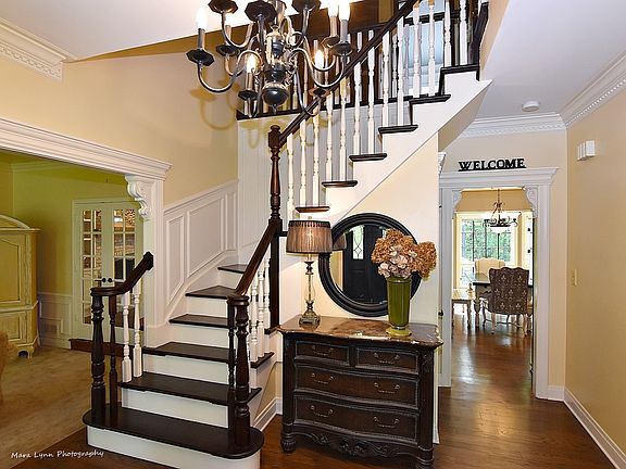 4th image of 601 Nor Oaks Ct