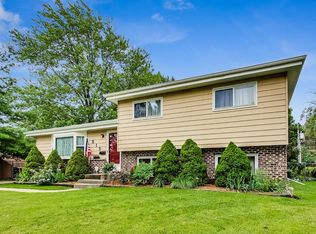 515 Morgan Ln, Hoffman Estates, IL 60169