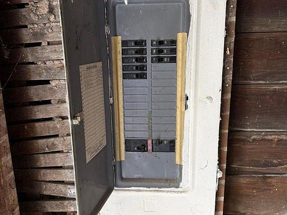 3rd image of 4304 JAY STREET NE
