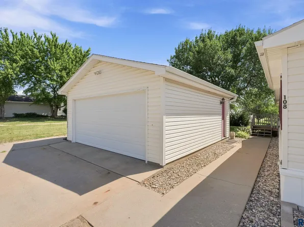 108 S Cory Pl, Sioux Falls, SD 57110