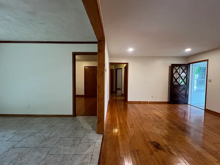 2250 S Virginia Ave — Photo 10