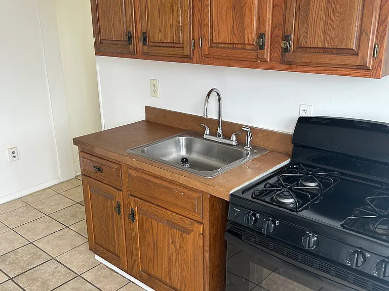 72 Franklin St #1/2 — Photo 8